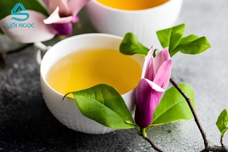 Trà hoa mộc lan có vị gỗ nhẹ pha hương hoa ngọt hơi cay nhẹ